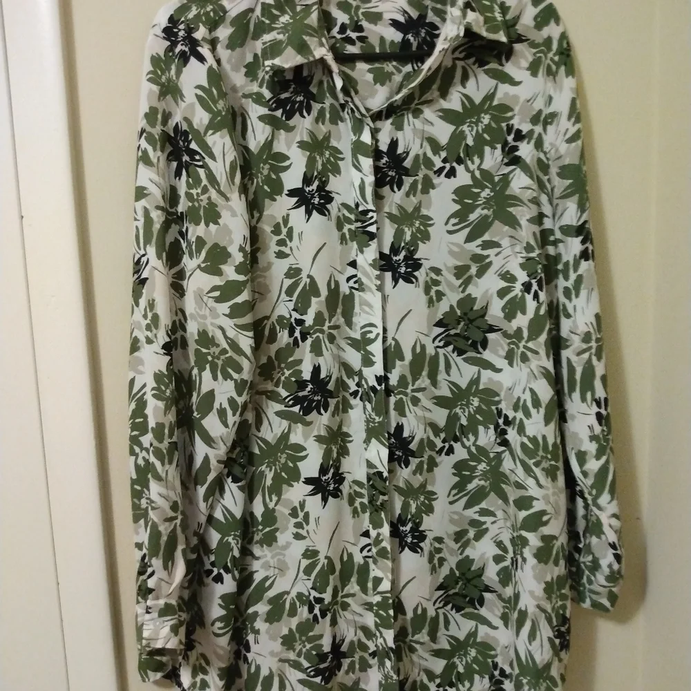 Set of 8 Women Blouses - Picture 5 of 8